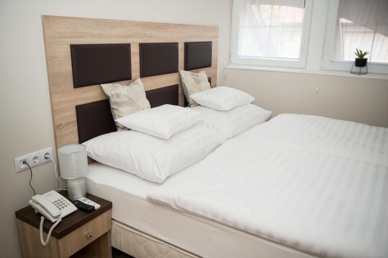 Hozam Wellness Es Apartman Szolnok Buitenkant foto