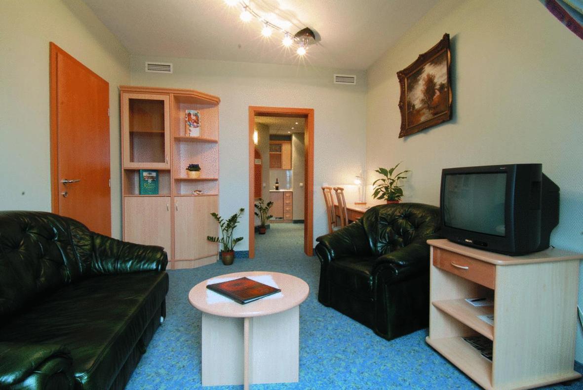 Hozam Wellness Es Apartman Szolnok Kamer foto